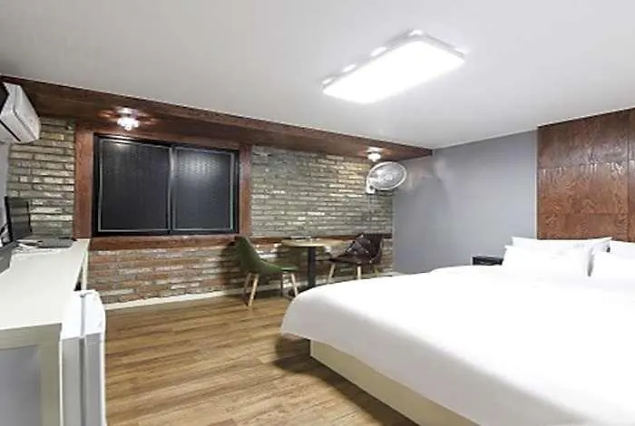 Welkin Hotel 2*