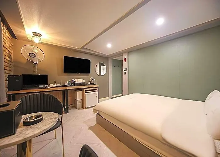 Welkin Hotel 2*