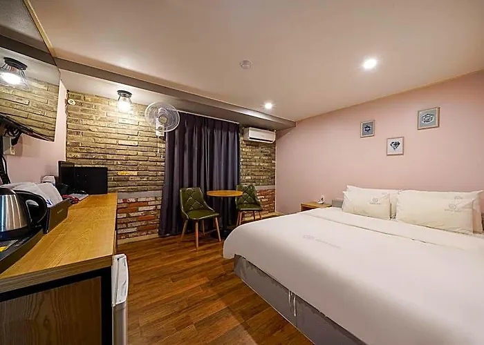 Welkin Hotel 2*